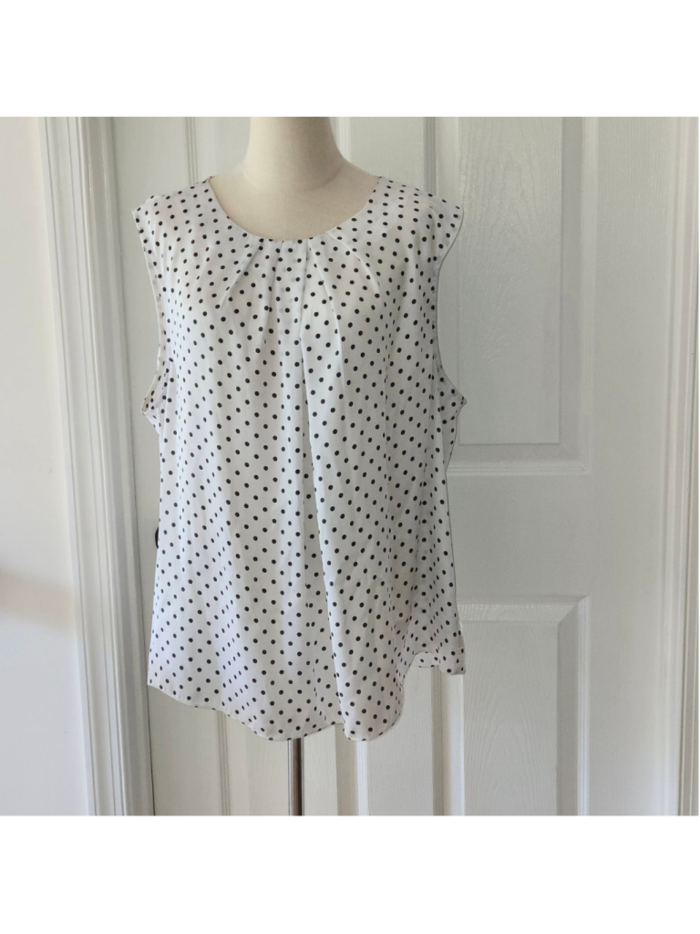 Jones New York Women's White Black Polka Dot Sleeveless Blouse Top Plus Sz 20W
